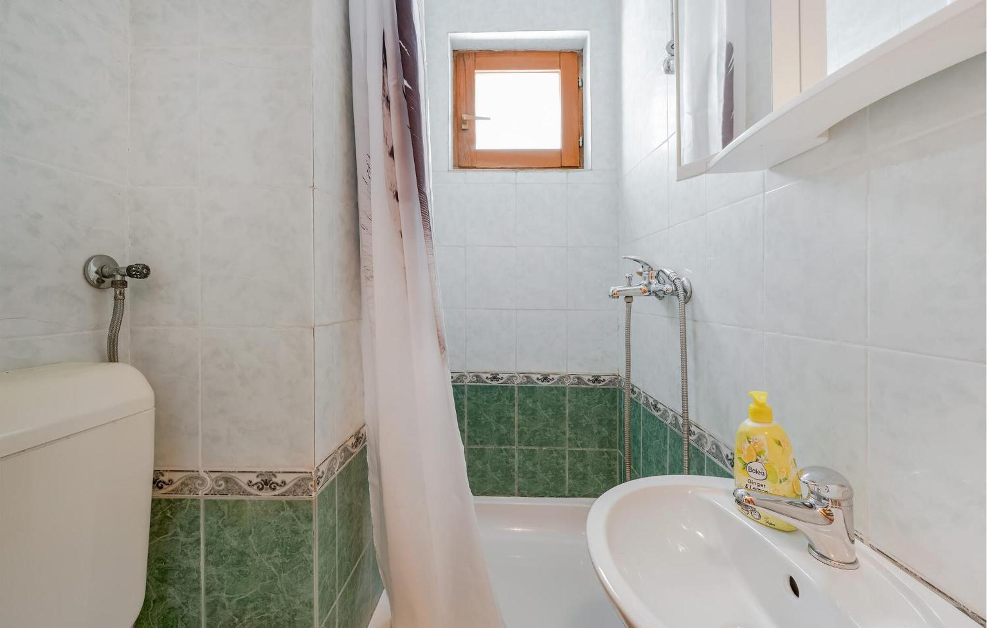 1 Bedroom Stunning Apartment In Primosten Ngoại thất bức ảnh
