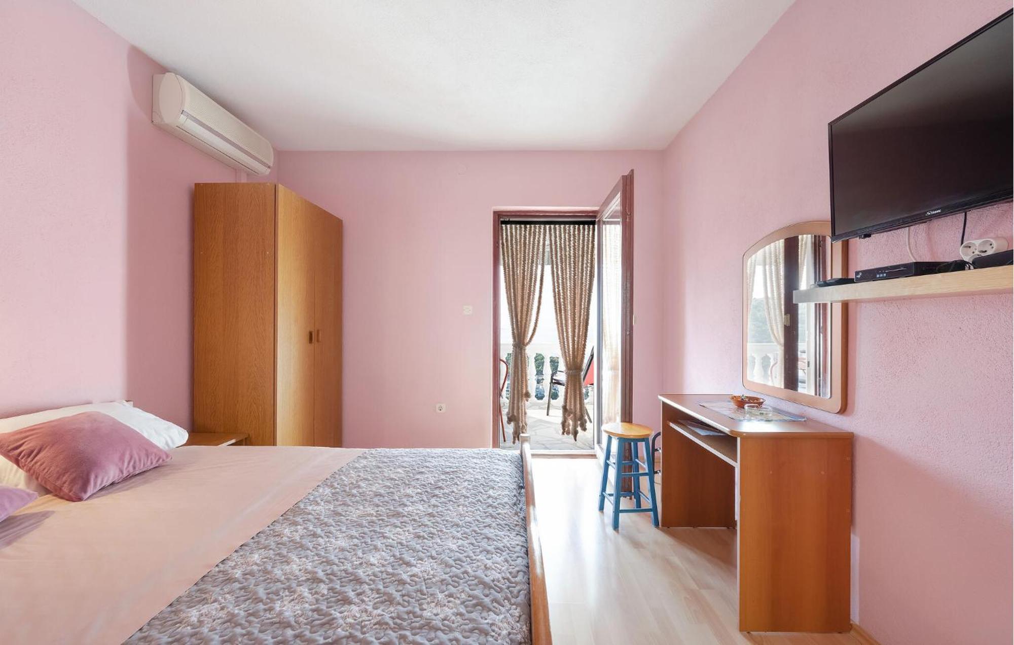 1 Bedroom Stunning Apartment In Primosten Ngoại thất bức ảnh